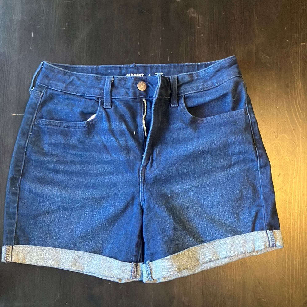 Denim Old Navy high-rise Wow cuffed shorts. Size 4.